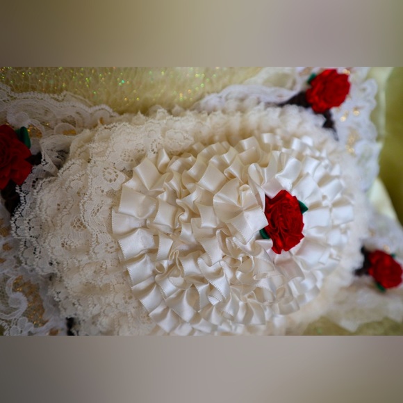 Hand Crafted Red Roses&Lace Pillow Passion Flower-Scented HOST PICK - Picture 4 of 9